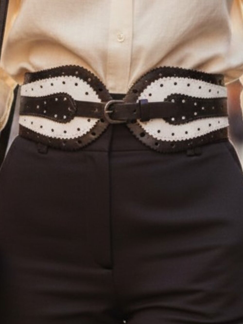 Oscar De La Renta Black/White Leather 4' Wide 32" Long Designer Belt Size Small